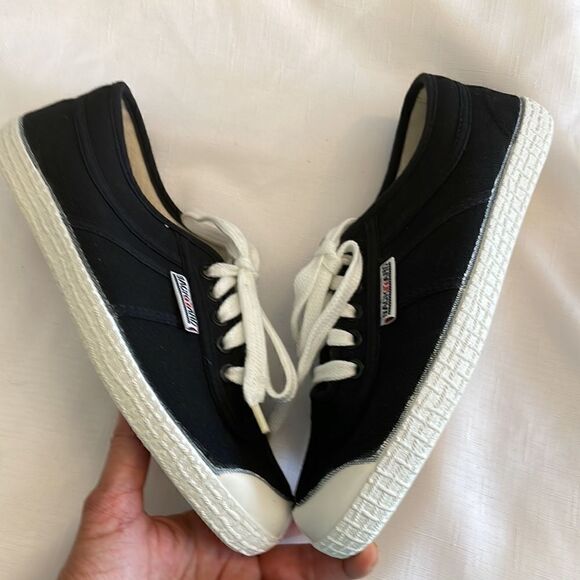 BACKYARD FOOTWEAR BLACK AND WHITE SNEAKERS.  NEW IN BOX - Picture 5 of 8